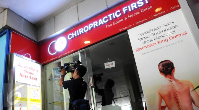 Klinik Chiropractic First di Pondok Indah tutup setelah ada laporan malapraktik dari keluarga pasien, Jakarta, Kamis(7/1/2016). Allya Siska Nadya, meninggal pada Agustus 2015, setelah mengikuti 2 kali terapi i klinik tersebut. (Liputan6.com/Helmi Afandi)