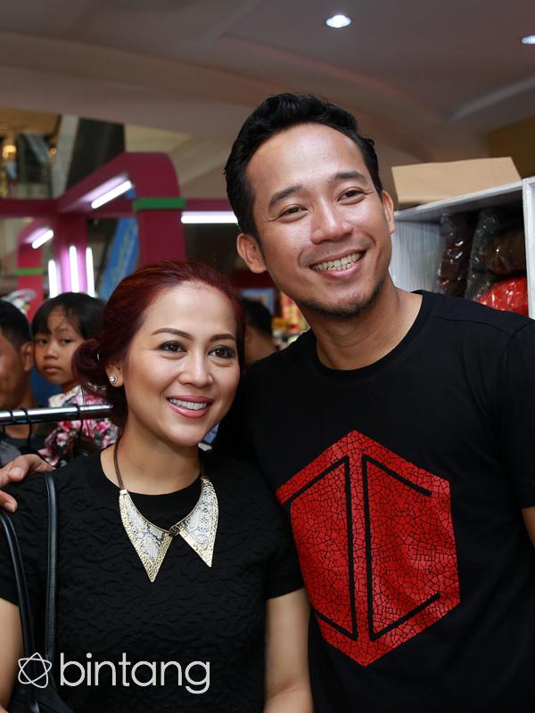 Denny Cagur dan istri (Deki Prayoga/bintang.com)
