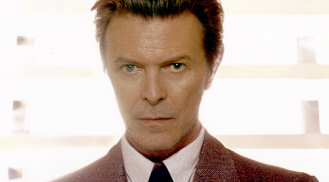 Melawan Kanker Selama 18 Bulan, David Bowie Meninggal Di Usia 69. Sumber : pursuitist.com