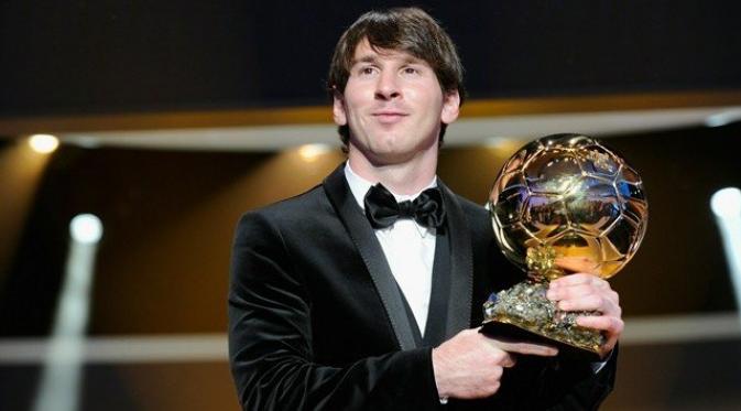 Lionel Messi kampiun sebagai pemenang Ballon d'Or 2010. | via: destinationsoccer.com