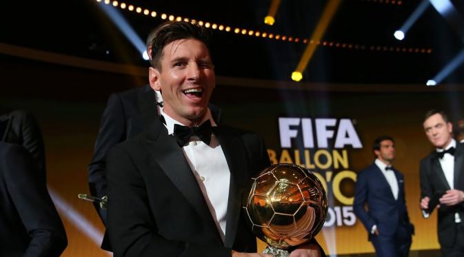 Jurnalis sumbang suara untuk pemilihan pemenang Ballon d'Or. | via: FIFA