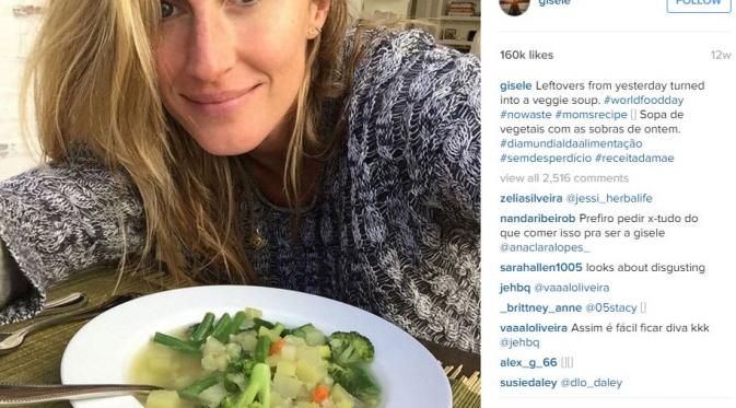 Gisele Bundchen menikmati sop sayurannya. (Foto: Instagram @gisele)