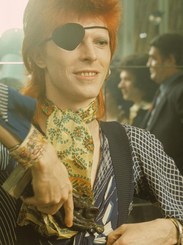 Ini 6 Tren Fashion yang Benar-Benar David Bowie! Sumber : mashable.com