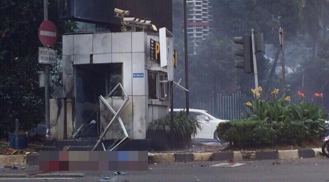 Pos polisi yang menjadipusat ledakan yang diduga bom di depan Sarinah. (Istimewa)