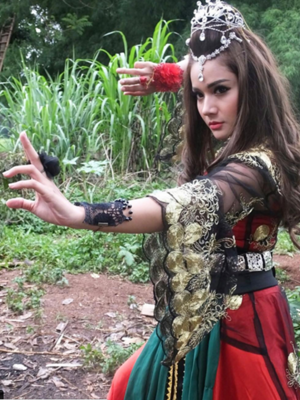 Fitri Ayu saat beraksi sebagai Nyi Kembang dalam Sinetron Pangeran yang tayang di SCTV (Instagram)