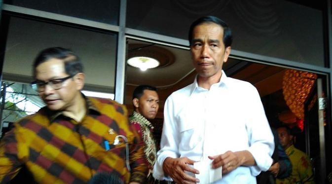 Jokowi mengecam keras kejadian yang terjadi di Jakarta itu.