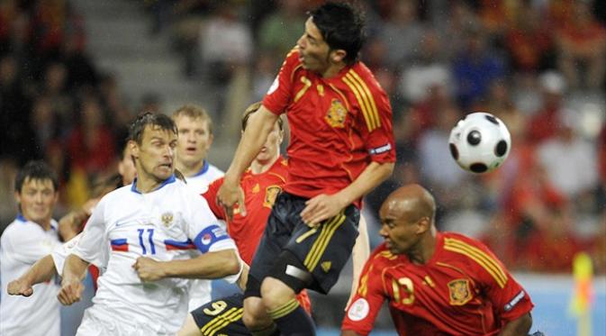 Striker Spanyol, David Villa, mencetak hattrick saat Spanyol mengalahkan Rusia 4-1,  pada laga perdana Grup D, di Stadion Tivoli-Neu, Innsbruck, 10 Juni 2008. (UEFA).