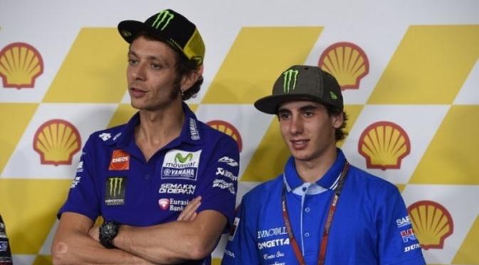 Niccolo Antonelli (kanan) dan Valentino Rossi. (weheartit.com)