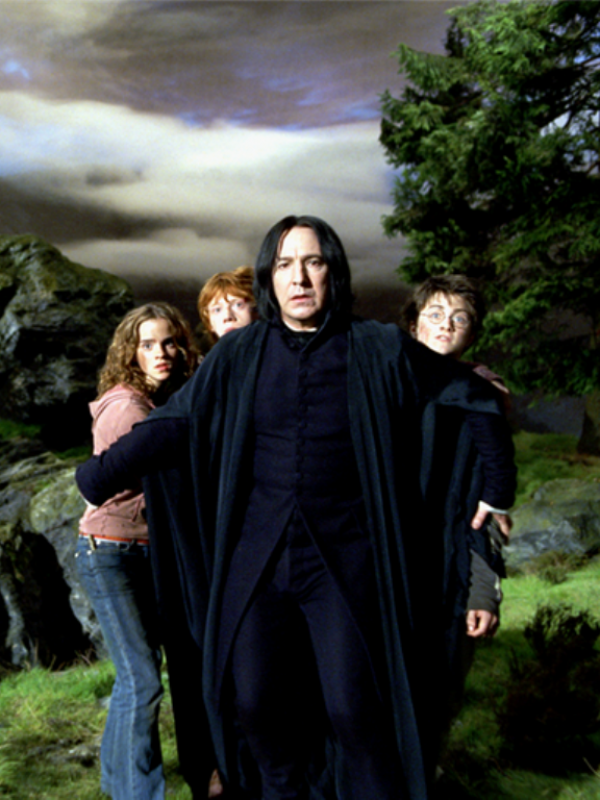 Professor Snape diam-diam sering menyelamatkan Harry Potter dkk. Foto: via bustle.com