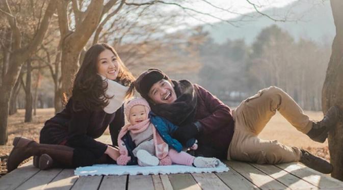 Ruben Onsu dan keluarga saat tarvelin ke maca negara. (Instagram)