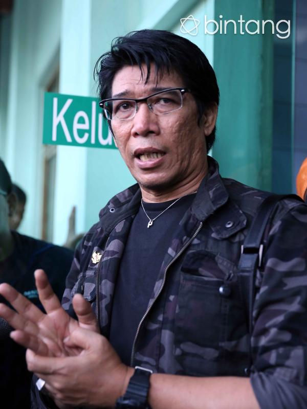 Parto Patrio sempat melakukan aksi koboi lantaran kesal dengan wartawan. (Nurwahyunan/Bintang.com)