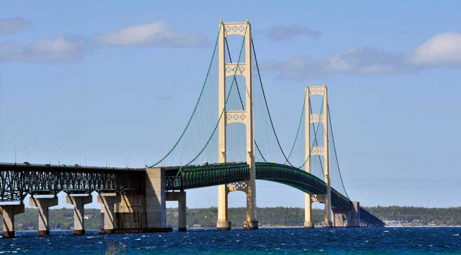 Jembatan gantung Mackinac menghubungkan peninsula atas dan bawah negara bagian Michigan.(makemytrip.com)