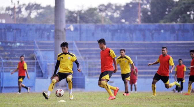 Pemain Arema berlatih keras jelang duel lawan Mitra Kukar (Rana Adwa/Liputan6.com)