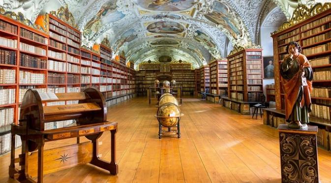 Perpustakaan Biara Strahov; Praha, Republik Ceko (sumber. Huffingtonpost.com)