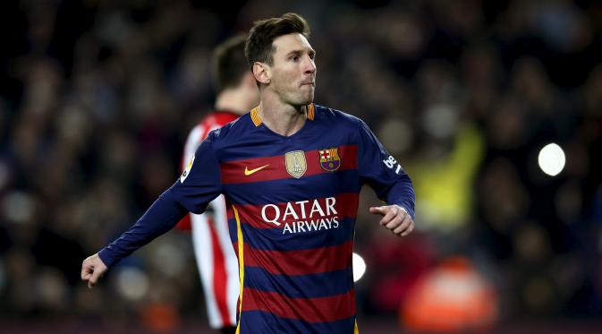 Lionel Messi melakukan selebrasi setelah menciptakan gol ke gawang Athletic Bilbao, Senin (18/1/2016) dini hari WIB. (Reuters/Sergio Perezz)