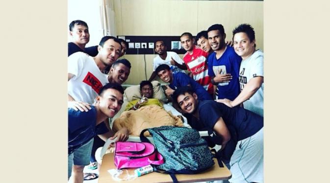 Penyerang Semen Padang, Gugum Gumilar telah menjalani operasi setelah mengalami patah tulang tangan kiri.