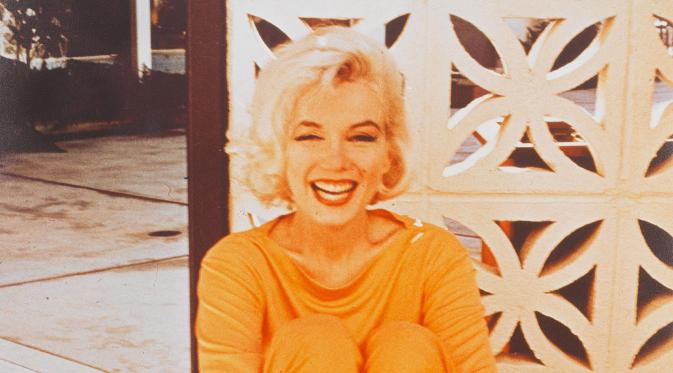 Marilyn Monroe yang dikenal sebagai simbol seks ini pernah menikah pada usia 16 tahun sebelum dirinya terkenal. Ia menikah dengan pekerja pabrik, James Dougherty kemudian bercerai untuk mengejar ketenaran Hollywood. (Bintang/EPA)