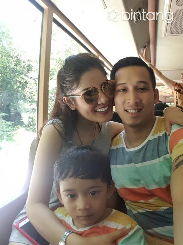 Kemesraan Nindy Ayunda dan Askara Parasady saat berlibur di Pulau Bali (via doc. pribadi)