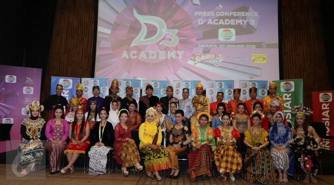 Para Peserta Dangdut Academy 3 berfoto bersama seusai jumpa pres Dangdut Academy di SCTV tower, Jakarta, Kamis (20/01/2016). (Liputan6.com/Herman Zakharia)