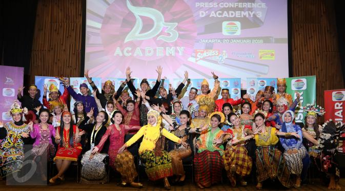 Para Peserta Dangdut Academy 3 berfoto bersama seusai jumpa pers Dangdut Academy di SCTV tower, Jakarta, Kamis (20/01).Peserta Dangdut Academy 3 kali ini berjumlah 36 peserta. (Liputan6.com/Herman Zakharia)