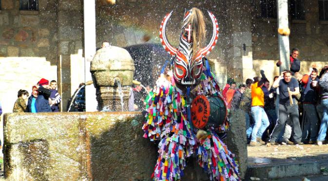 Festival tradisional menimpuki 'maling ternak' di kota Piornal, Spanyol. (Sumber habla.pl)