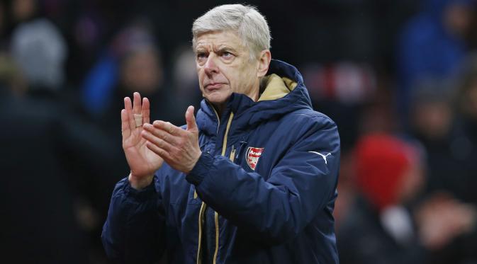 Arsene Wenger mengubah permainan ala Inggris yang monoton menjadi atraktif dengan umpan-umpan pendek dalam konfigurasi taktik menyerang dibalut visi permainan yang inovatif.(Reuters/John Sibley)