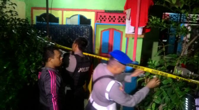 Kondisi rumah bandar narkoba Rico usai digerebek polisi (Ahmad Romadoni/Liputan6.com)