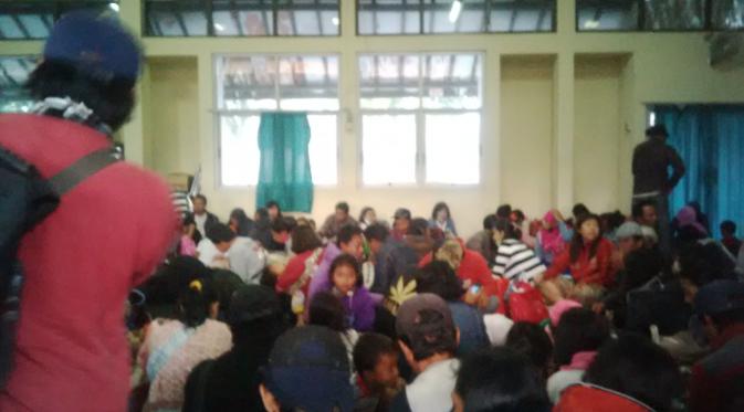 Mantan anggota Gafatar di lokasi penampungan di Asrama Transito Dinas Transmigrasi dan Kependudukan Jawa Timur (Liputan6.com/ Dhimas Prasadja)