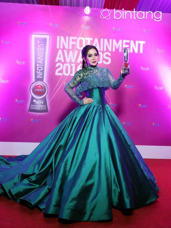 Syahrini di Infotainment Award 2016 (Nurwahyunan/Bintang.com)