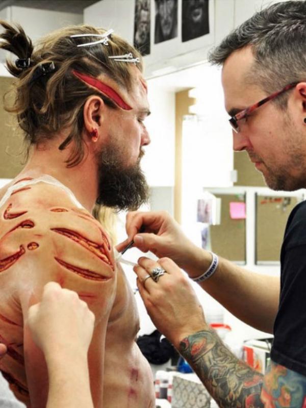 Riasan luka-luka Leonardo DiCaprio di film The Revenant. foto: justjared