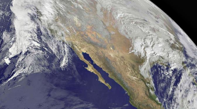Penampakan badai Jonas sebagaimana diintip oleh sejumlah wahana angkasa. (Sumber NASA/NOAA GOES Project)