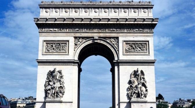 The Arc de Triomphe, monumen bersejarah di Paris, Prancis. (UEFA)
