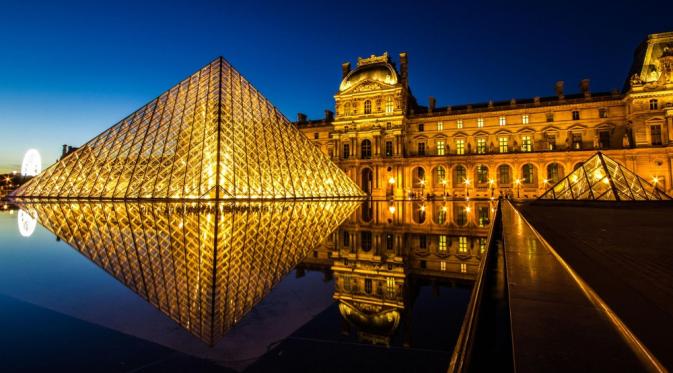 Museum Louvre menjadi salah satu daya tarik Paris. (Inspirationseek.com)