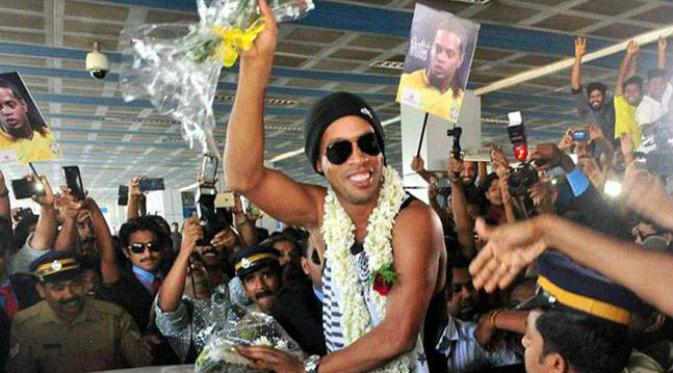 Ronaldinho mendapat sambutan hangat saat tiba di India
