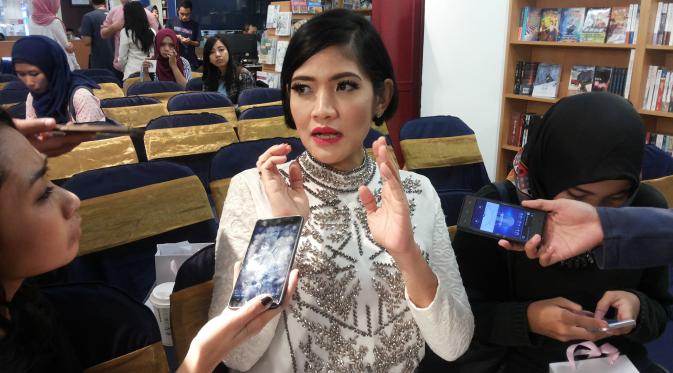'Aku...Cantik', Buku Fira Basuki Inspirasi Perempuan Indonesia. Sumber : liputan6.com