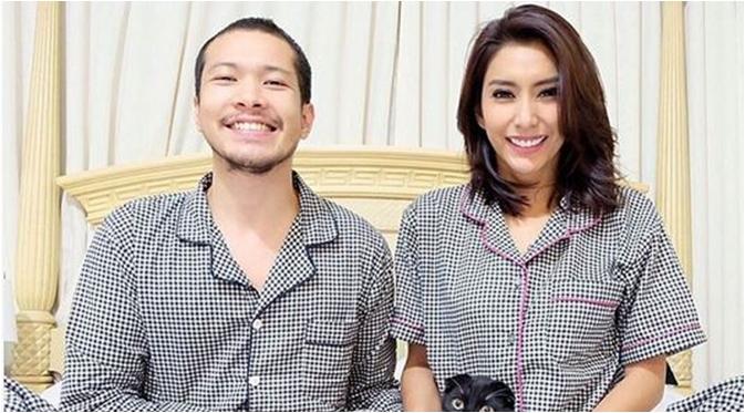 Tyas Mirasih dan sang kekasih (via Instagram/tyasmirasih)