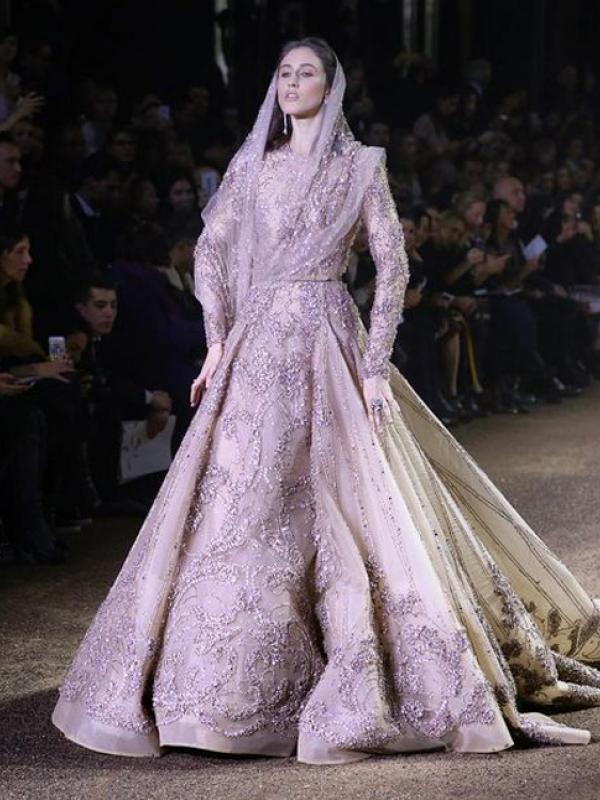 Elie Saab berikan sentuhan Timur Tengah pada tampilan akhir dalam Koleksi Couture terbarunya
