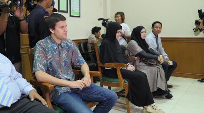 Stuart Collin bertemu Risty Tagor di Pengadilan Agama Jakarta Selatan (Liputan6.com/Rizky Aditya Saputra)