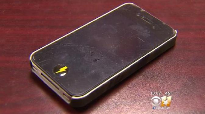 Ponsel disita karena Jackson menemukan SMS yang tak pantas dari September 2013. (News.com.au)