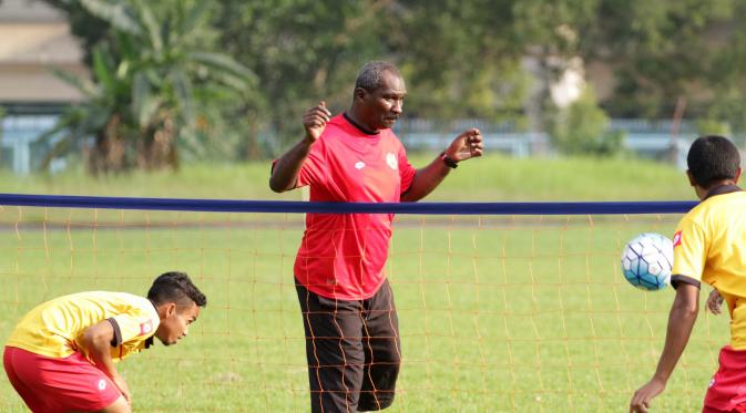 Zainal Abidin Hassan, pelatih baru Selangor FA suka dengan gaya bermain Andik Vermansah. (Bola.com/Nicklas Hanoatubun)