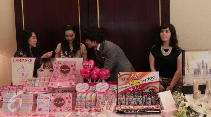 Stan produk kecantikan Jepang di kediaman Keduatan Jepang di Jakarta, Jumat (29/1). (Liputan6.com/Angga Yuniar)