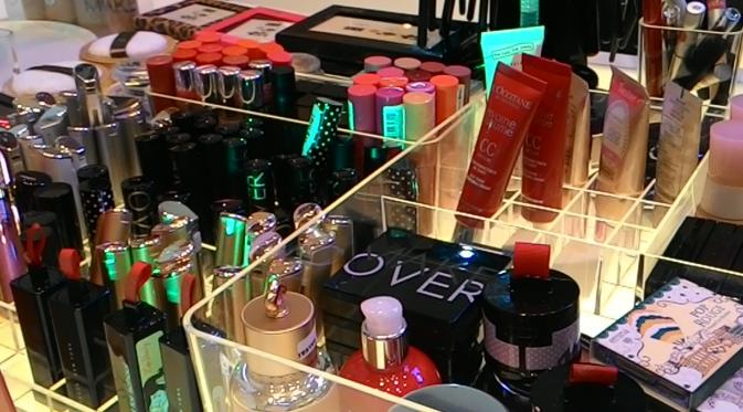 Produk-produk makeup yang bisa Anda coba di Sociolla Pop Up, Atrium Plaza Indonesia pada 29 Januari-24 Februari 2016.