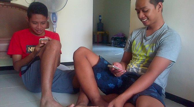Evan Dimas Darmono bersama sahabat kecilnya, Puguh.