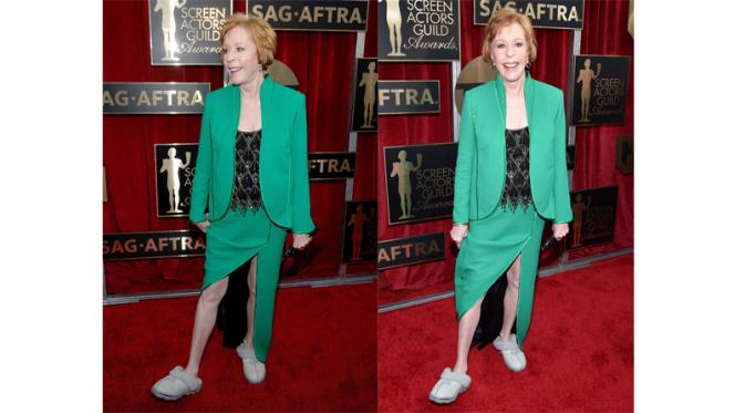 Carol Burnett pakai sandal tidur ke ajang pengharaagn Screen Actors Guild Awards 2016 [foto: Variety dan E Online]