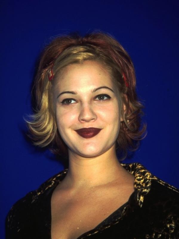 Bob di-blow ke dalam kayak Drew Barrymore. (Via: buzzfeed.com)