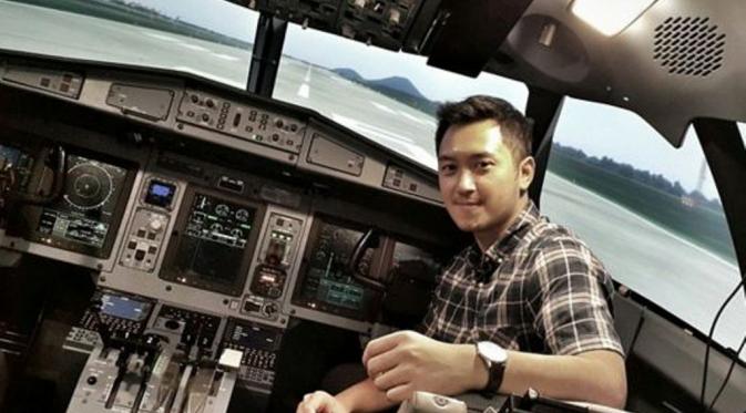 Haydar Pratama, pilot yang dikabarkan tengah dekat dengan puteri Presiden RI Joko Widodo, Kahiyang Ayu | Via: instagram.com/haydarpratama