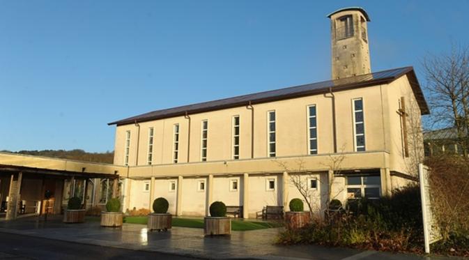 Thornhill crematorium, tempat upcara pemakaman Simon Lewis berlangsung. (Media Wales)