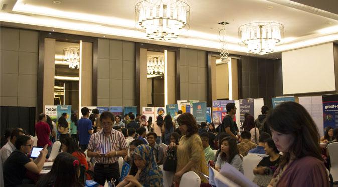 Education Fair ini bertaraf internasional dan melibatkan serta menghadirkan berbagai perwakilan dari universitas terbaik luar negeri.