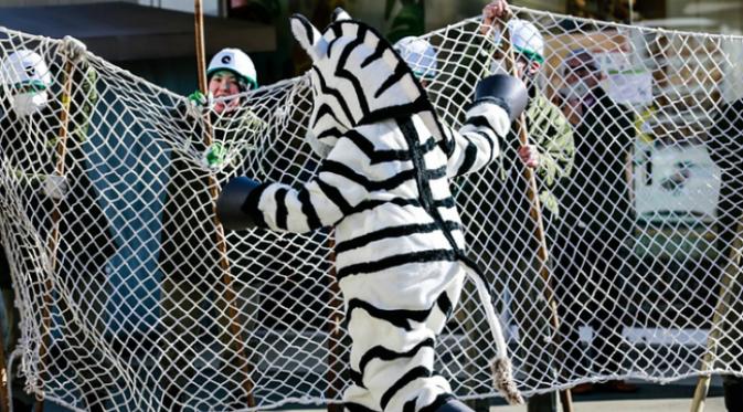 Kebun binatang di Jepang harus melakukan latihan kebencanaan di negeri yang rentan dengan bencana alam tersebut, Kali ini, latihan kebencanaan dilakukan di Kebun Binatang Ueno di Tokyo. (Sumber Guardian)