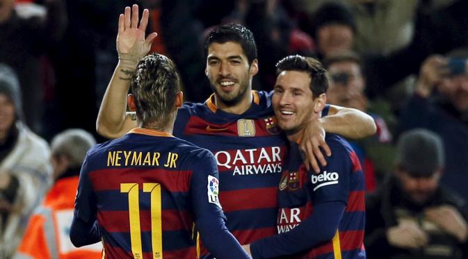 Luis Suarez tampil gemilang saat raksasa Liga Spanyol, Barcelona mengalahkan Valencia 7-0.